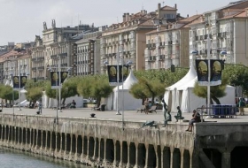 Begins marketing tents Santander Sailing World 2014 where companies can display and sell their products and services.